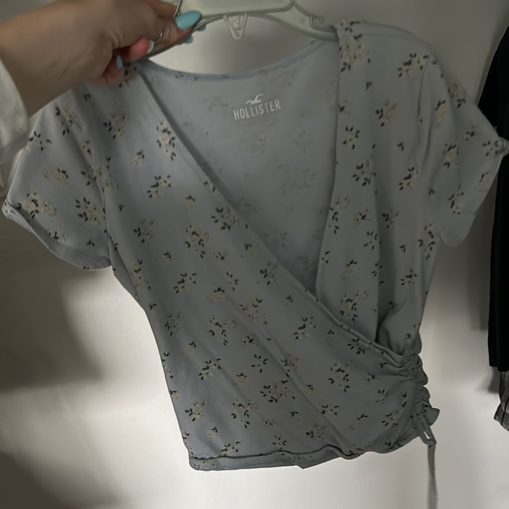 Women's blue floral shirt